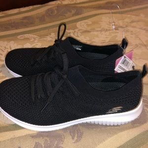 NWT skechers shoes with memory foam